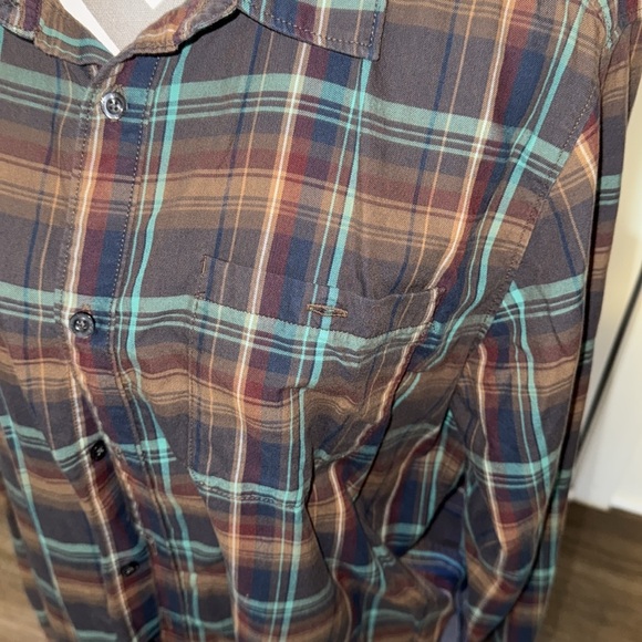 Men’s Northface Button down flannel - Picture 2 of 4
